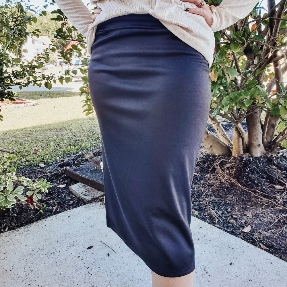 Black bodycon pencil skirt